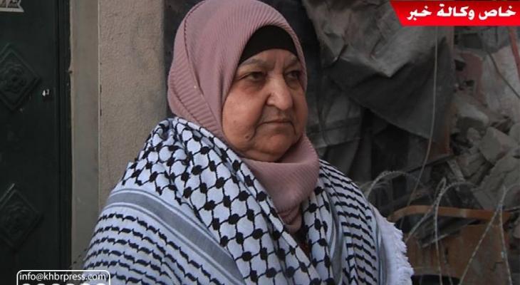 بالفيديو: أمّ ناصر تروي لـ"خبر" لحظة تفجير الاحتلال منزلها في مخيم الأمعري برام الله