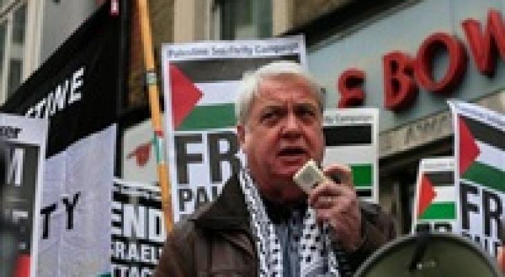 إسرائيل تمنع بريطانيا مؤيدا للقضية الفلسطينية من دخول أراضيها.jpg