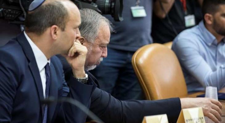 اتهامات متبادلة بين بينيت و"ليبرمان" بشأن التهدئة مع حماس