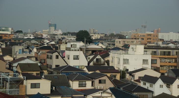 NRT-Yokohama-japanese-houses-seen-from-Shinkansen-bullet-train-from-Tokyo-Station-to-Hakone-01-3008x2000