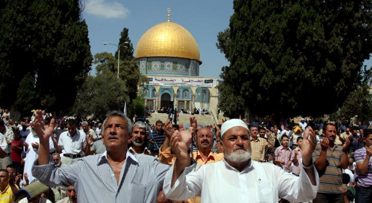 238 مواطناً من غزة يتوجّهون لأداء صلاة الجمعة بالأقصى