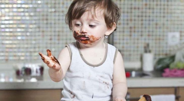 o-CHOCOLATE-EATING-facebook-980x490