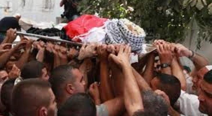 استشهاد طفل فلسطيني نتيجة حصار مخيم اليرموك.jpg