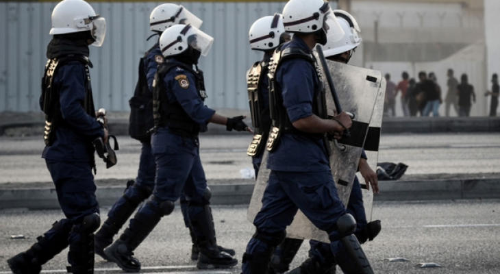 البحرين.. تفجير يستهدف حافلة شرطة وإصابة 4 أفراد