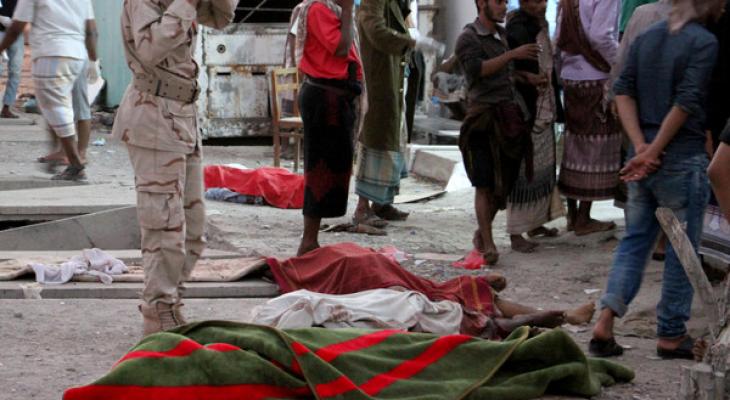 بالصور مقتل 40 شخصاً وإصابة العشرات إثر انفجار عبوة داخل معسكر الصوليان باليمن