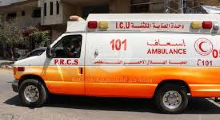 صورة: إصابة 4 مواطنين إثر انقلاب سيارة بدير البلح وسط القطاع