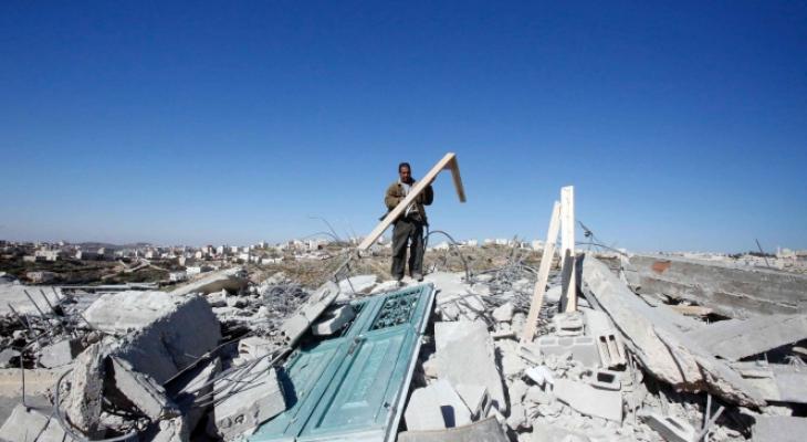 بلدية الاحتلال تجبر مقدسياً على هدم منزله.jpg