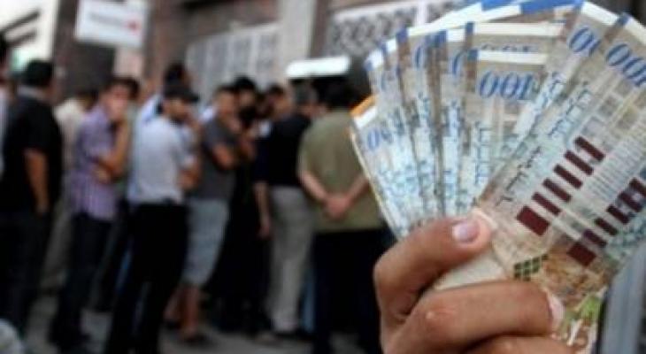 وزير اسرائيلي يقترح "حلا" لمشكلة رواتب موظفي السلطة في قطاع غزة
