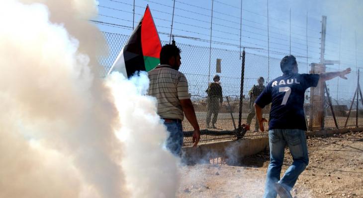 إصابة مواطنين بالاختناق بعد قمع الاحتلال مسيرة نعلين الأسبوعية