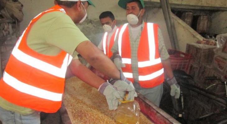 بلدية غزة توزع 5 آلاف باكو طعوم سامة لمكافحة القوارض في محيط الأسواق