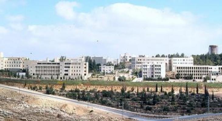 -وتعليق منظر عام لجامعة بيرزيت