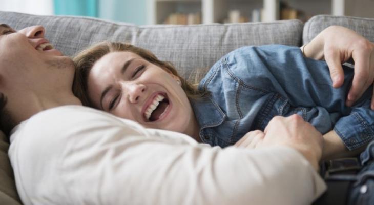 o-HAPPY-COUPLE-AT-HOME-facebook-980x498