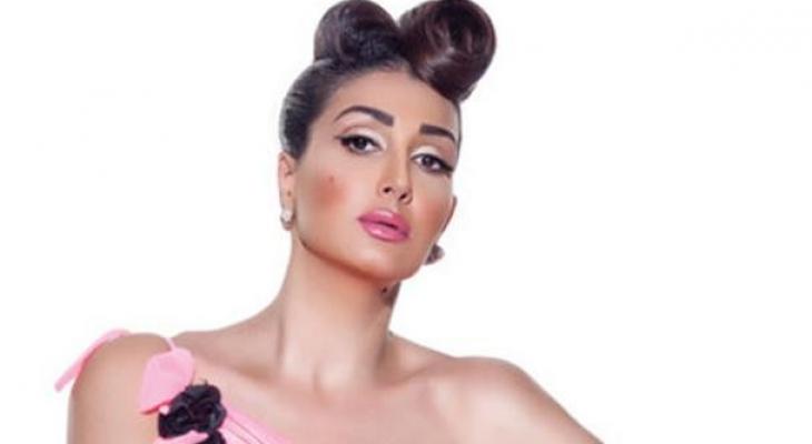 بالفيديو : غادة عبد الرازق تبكي و تعتذر لجمهورها