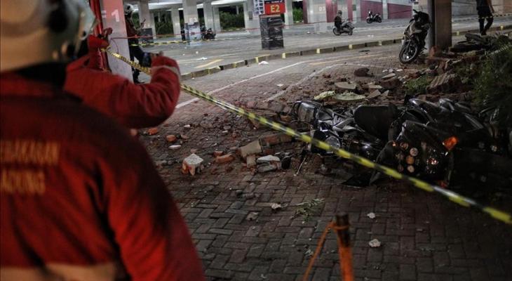 ارتفاع قتلى الزلزال المدمر في إندونيسيا إلى 98