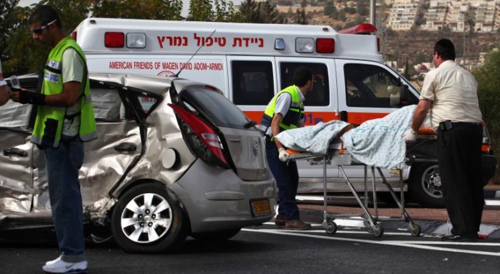إصابة 18 إسرائيلياً إثر حادث سير شمال تل أبيت