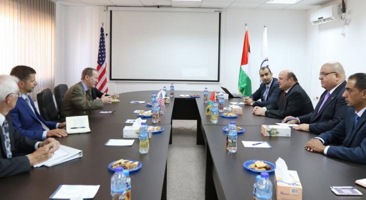 الشوا يلتقي مساعد وزير الخارجية الأمريكي في مكتبه برام الله