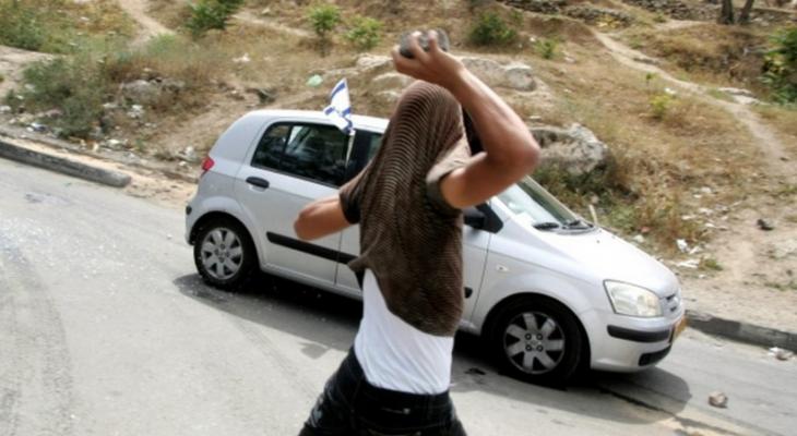 رشق سيارة مستوطن بمستوطنة غوش عتصيون