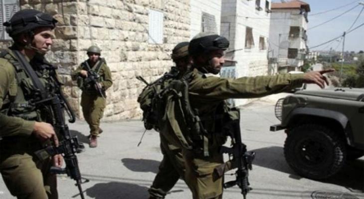 الاحتلال يقتحم مقر هيئة الجدار في الخليل