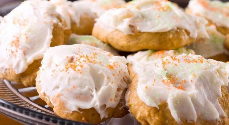 pumpkin-cookies-with-cream-cheese-frosting-980x490