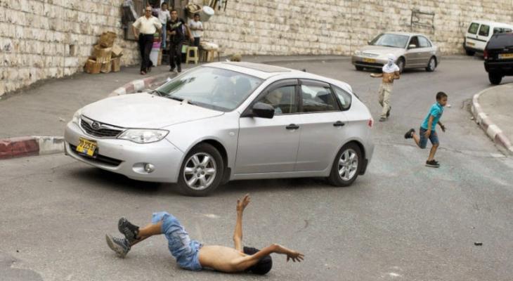 مستوطن يدهس فلسطيني وزوجته على مدخل قلقيلية