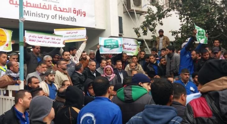  مسيرة عمالية لعمال النظافة في مشافي غزة؛ وذلك للمطالبة بدفع رواتبهم
