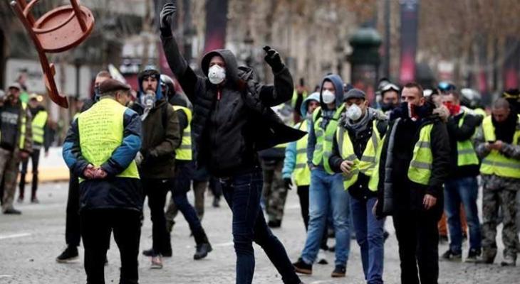 رُغم تنازلات الحكومة.. تواصل الاحتجاجات في باريس وتراجع شعبية ماكرون وفيليب 