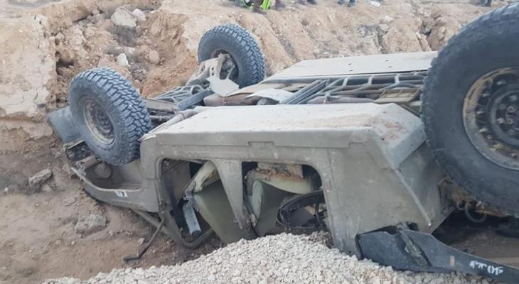 إصابة اثنين من جنود الاحتلال بانقلاب مركبة عسكرية