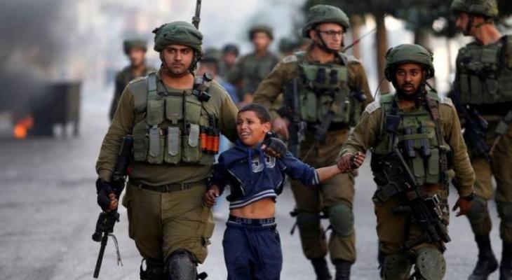 الاحتلال يعتقل طفل.jpg