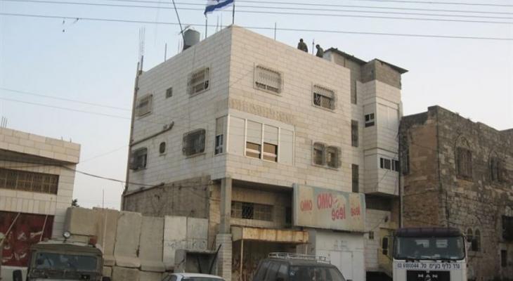 قرار بتأجيل إخلاء المستوطنين من مبنى أبو رجب بالخليل.jpg