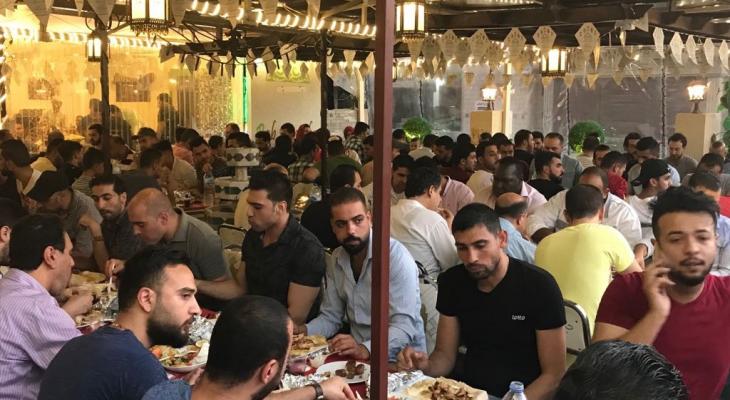 بالصور: التيار الإصلاحي بـ"فتح" يُنظم إفطاراً رمضانياً بالساحة المصرية 