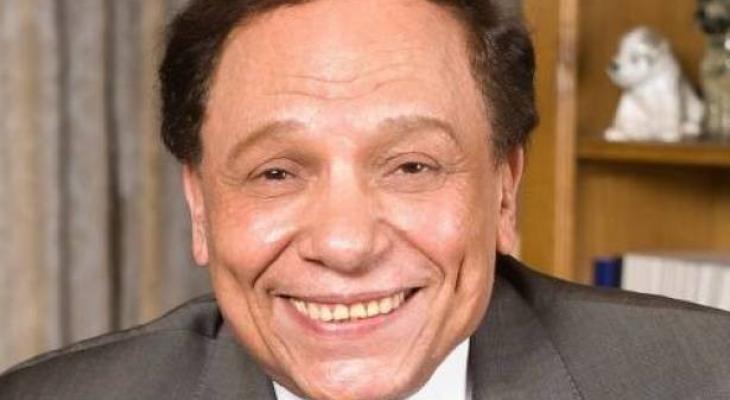 عادل إمام يهدد بفرض عقوبات على فريق مسلسله.. ماذا حدث؟