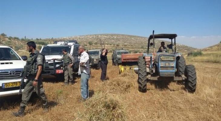 الاحتلال يعتدي على مواطنين ويستولي على جرار زراعي جنوب نابلس.jpg