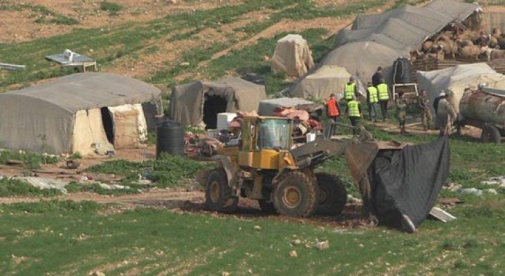 الاحتلال يدمر فتحة مياه في قرية بردلة.jpg
