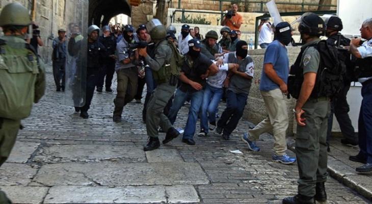 قوات الاحتلال تعتدي على المصلين في المسجد الأقصى 