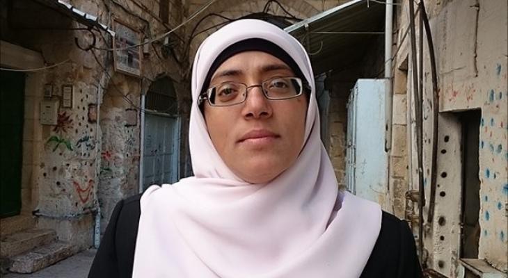 الاحتلال يبعد المرابطة المقدسية خديجة خوص عن جامعة بيرزيت