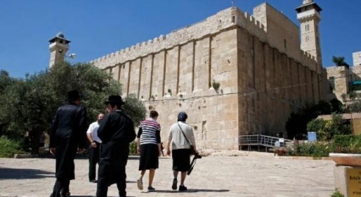 وزير الأديان الإسرائيلي يقتحم الحرم الإبراهيمي 