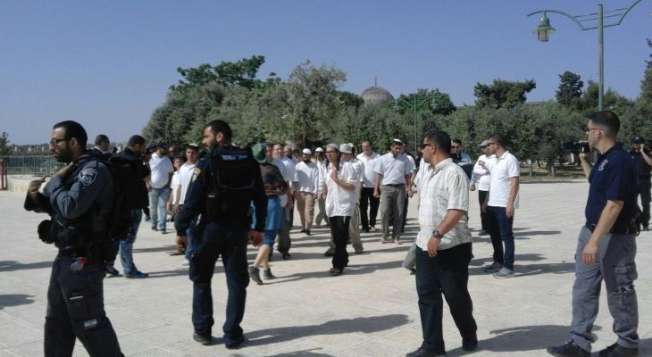 إبعاد موظف أوقاف 6 أشهر عن المسجد الأقصى.jpg