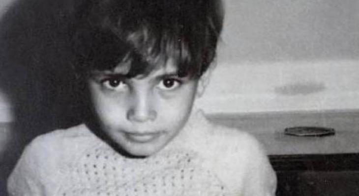 بالصورة: هذا الطفل أصبح نجماً عربياً شهيراً.. خمنوا من هو؟