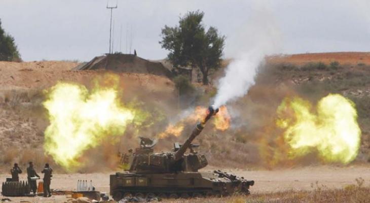 دبابات الاحتلال والزوارق الحربية تستهدف عدة مناطق في قطاع غزة