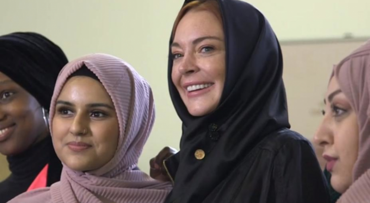 النجمة-العالمية-ليندسي-لوهان-بالحجاب-png-63724816170775389.png