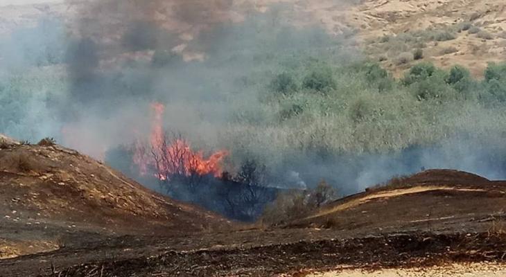 بالفيديو والصور: حرائق بمستوطنات محاذية لـ"خانيونس" بفعل طائرة ورقية