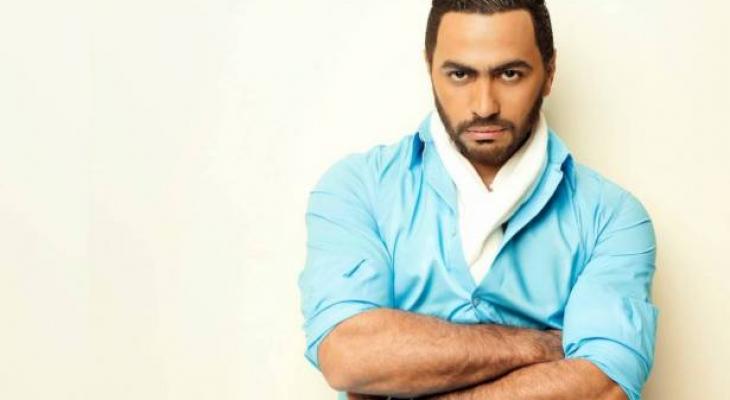 بالفيديو : هذا ما فعله تامر حسني مع سائق على الطريق!