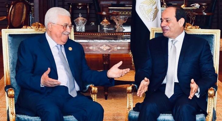الرئيس "عباس" يجتمع مع نظيره المصري على هامش أعمال منتدى عالمي