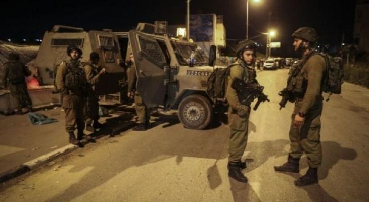 قوات الاحتلال تعتدي على شاب مقدسي أمام المسجد الأقصى