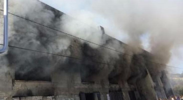 بالفيديو والصور: حريق ضخم يلتهم مشغل خياطة في طولكرم