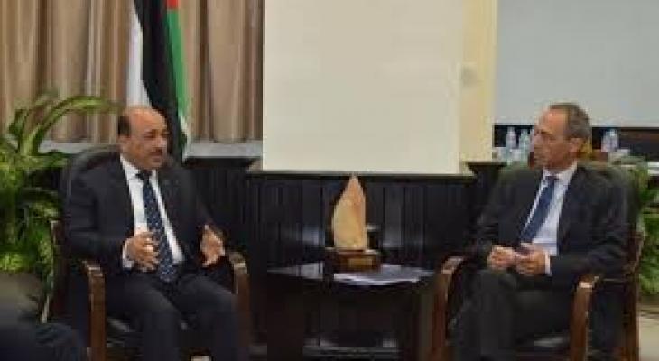 الحساينة يبحث مع القنصل الإيطالي تطورات العمل في البرج الإيطالي.jpg
