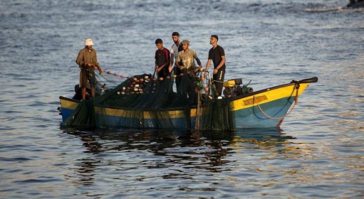 قارب صيد في بحرغزة