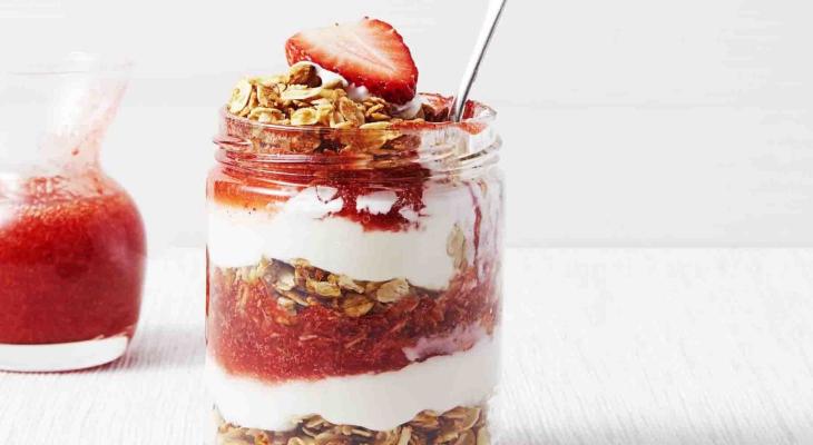 landscape-1441295189-0915-ghk-strawberry-granola-yogurt-parfait.jpg