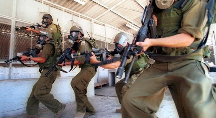 هيئة الأسرى: جنود الاحتلال ينكلون بأسرى وقاصرين خلال اعتقالهم