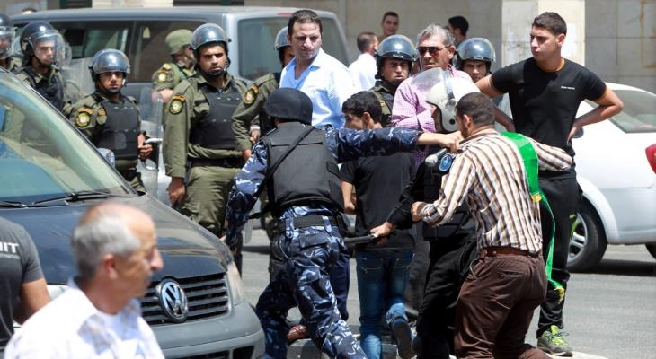 حماس: أجهزة السلطة تعتقل 6 نشطاء و 3 آخرين يواصلون إضرابهم